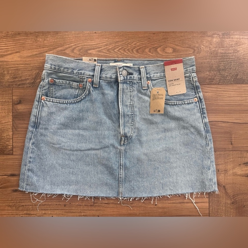 NWT Levi’s Icon Denim Skirt
